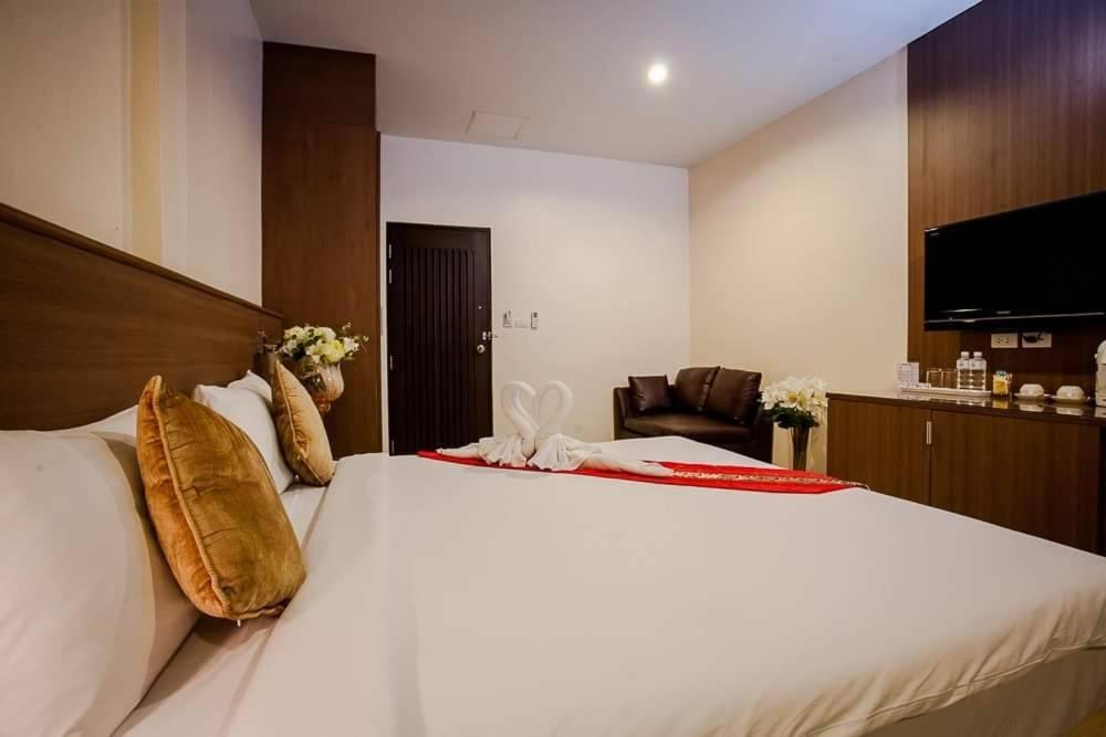 Royal Waves Hotel Patong Eksteriør billede